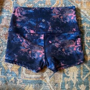 Lululemon Boogie Shorts (can be rolled down) Size 4